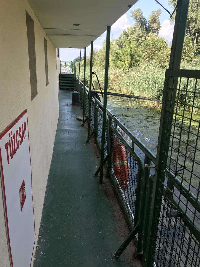 Kalozhajo Úszó hotel